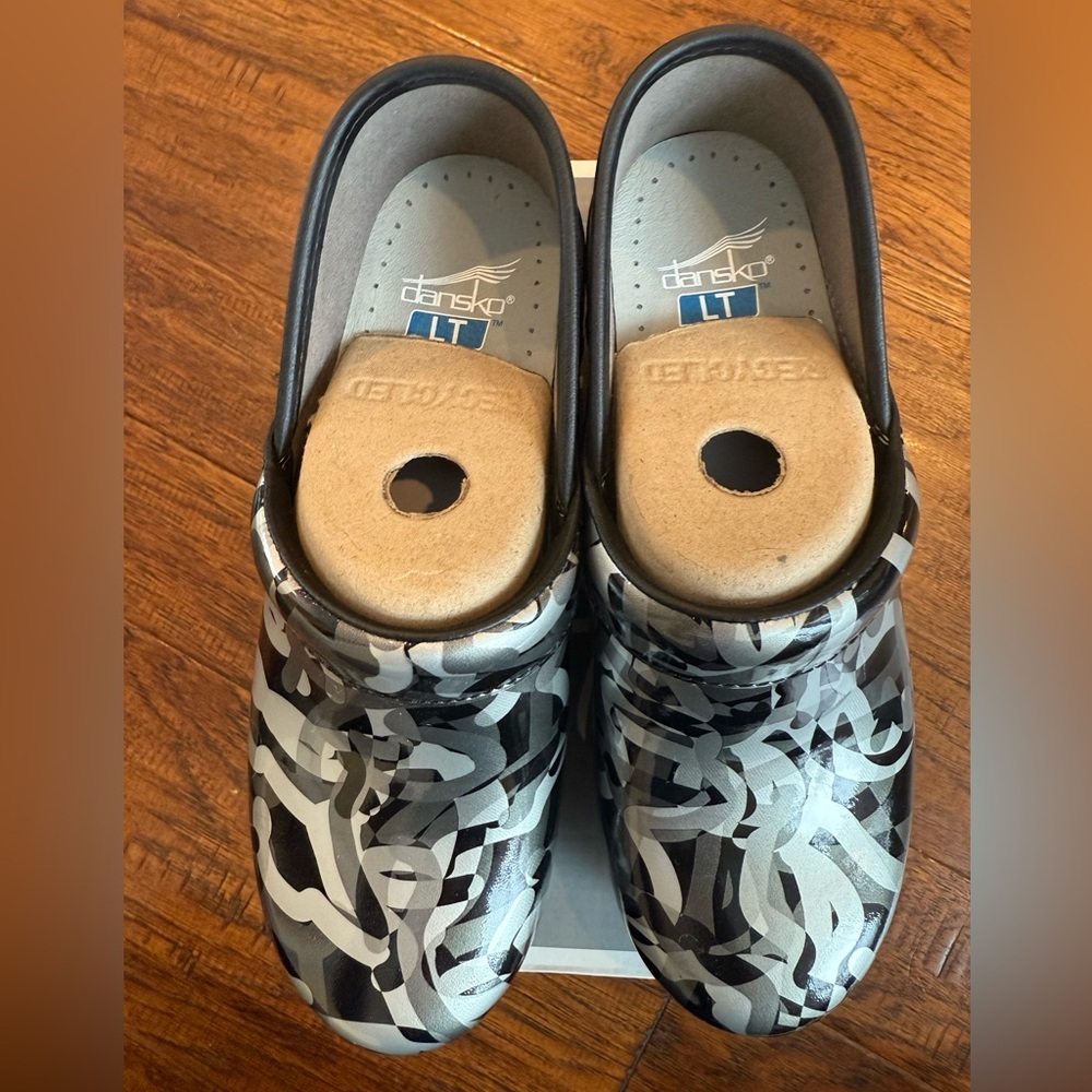 Dansko LT Pro Patent Camo Clogs - Black and Gray - Picture 3 of 5